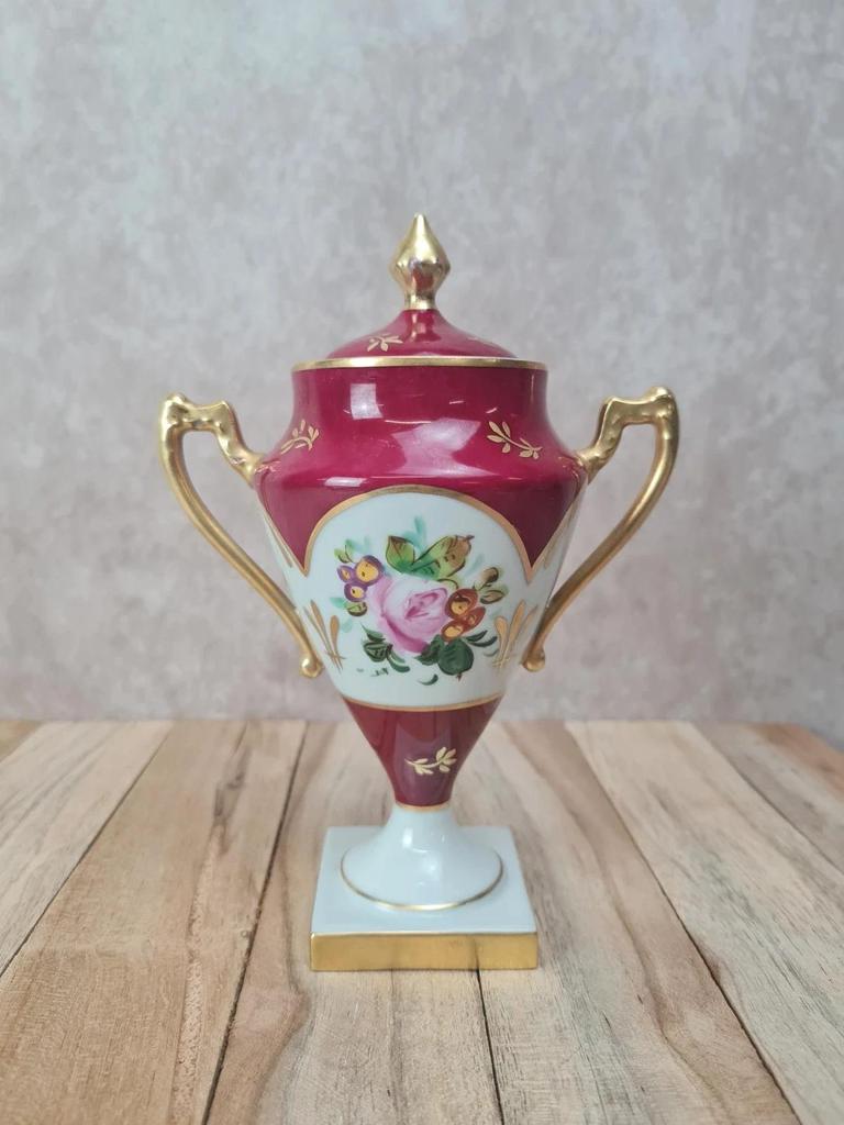 Pot couvert vintage en porcelaine de Limoges, décor peint main C.i.d. style amphore
