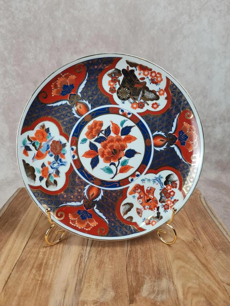 Grande assiette décorative en porcelaine – Style Imari rouge & bleu 🏺🌺