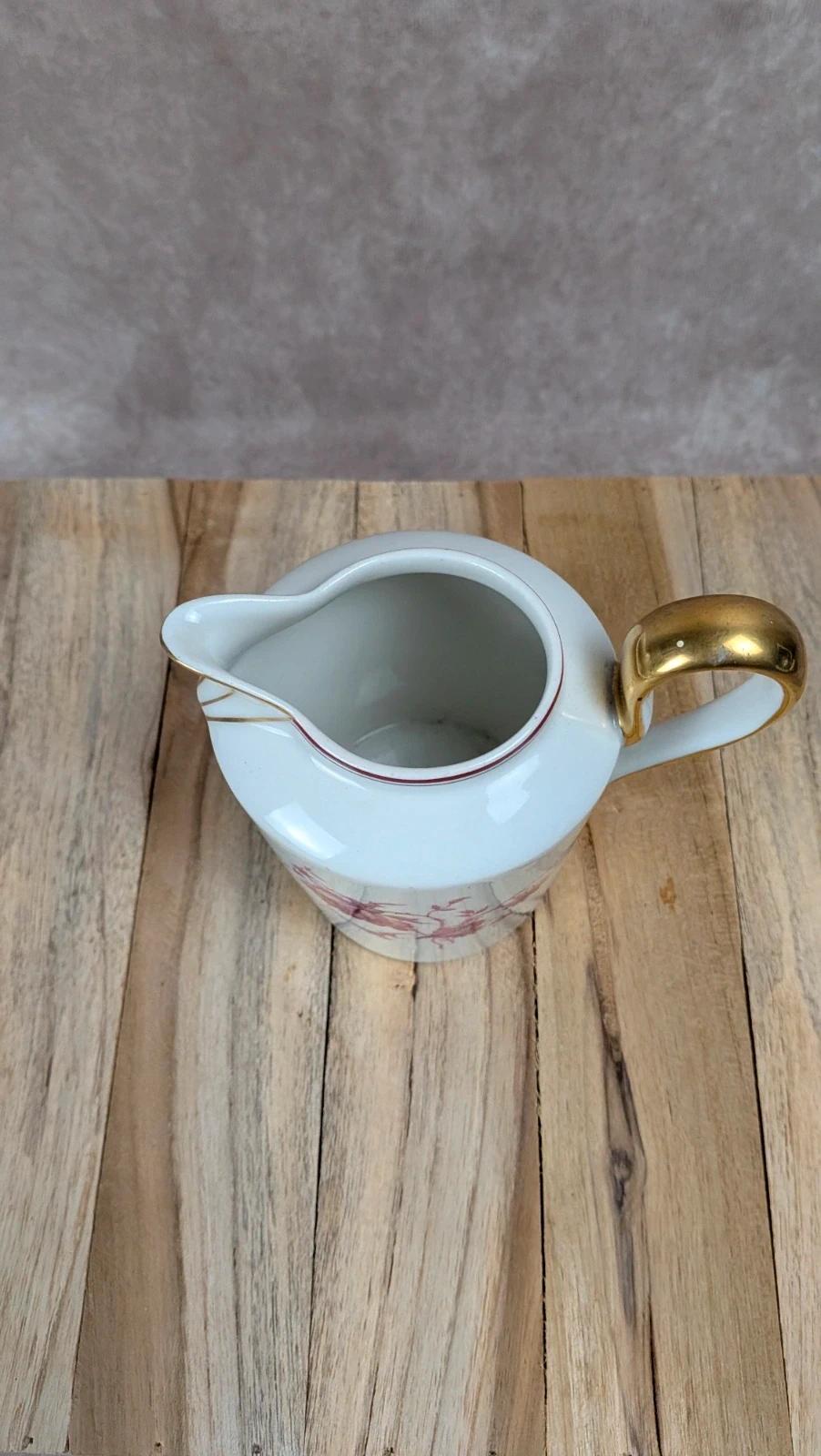 Petit pot à lait en porcelaine de Limoges B&c décor floral rose