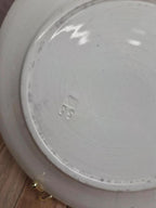 Assiette plate terre de fer H. Boulenger Choisy-le-roi modèle Paris – roses bordeaux