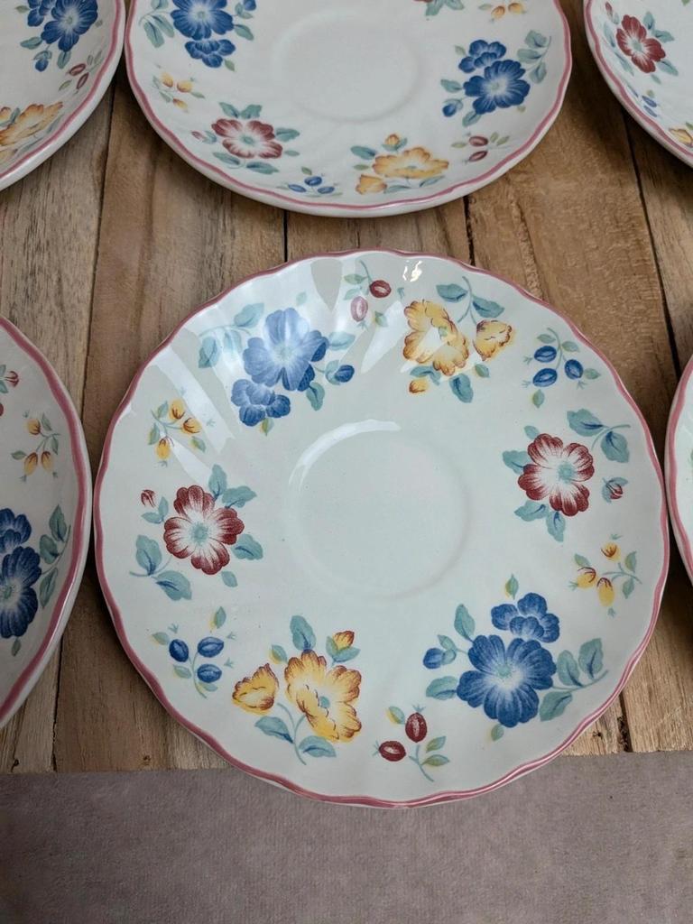 Lot de 6 sous-tasses Churchill England