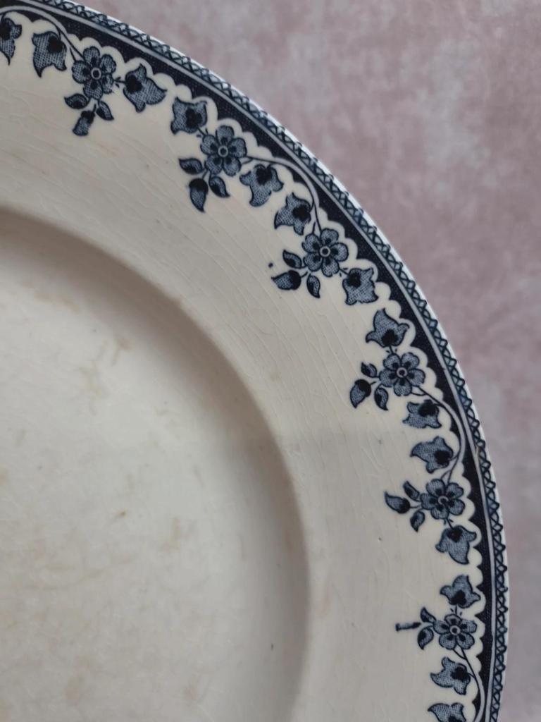 Plat rond terre de fer Hippolyte Boulenger – Modèle Gagny – Bleu ancien