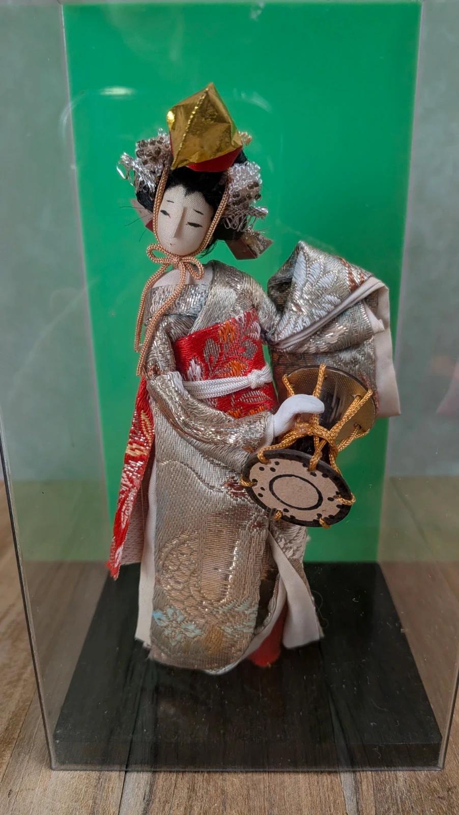 Poupée japonaise traditionnelle en boîte – Made in Japan
