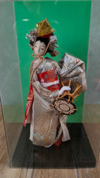 Poupée japonaise traditionnelle en boîte – Made in Japan