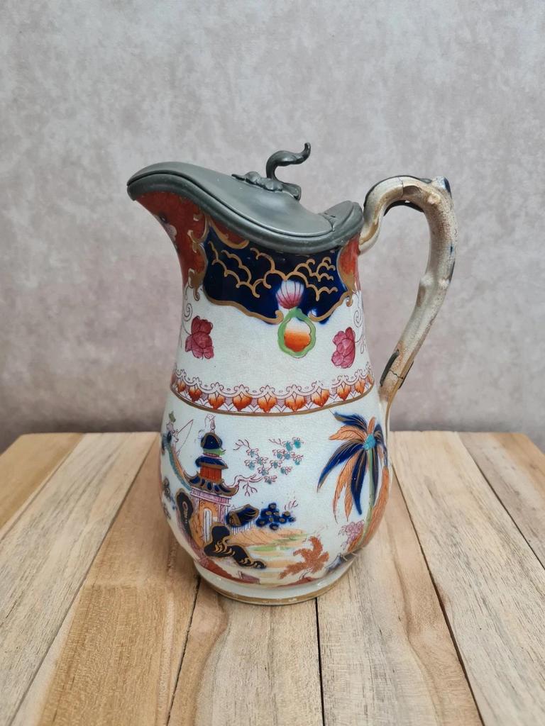 Pichet ancien japonisant Xixe couvercle étain décor Imari