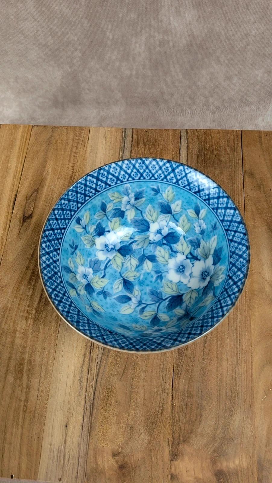 Petit bol asiatique décor floral bleu – Porcelaine