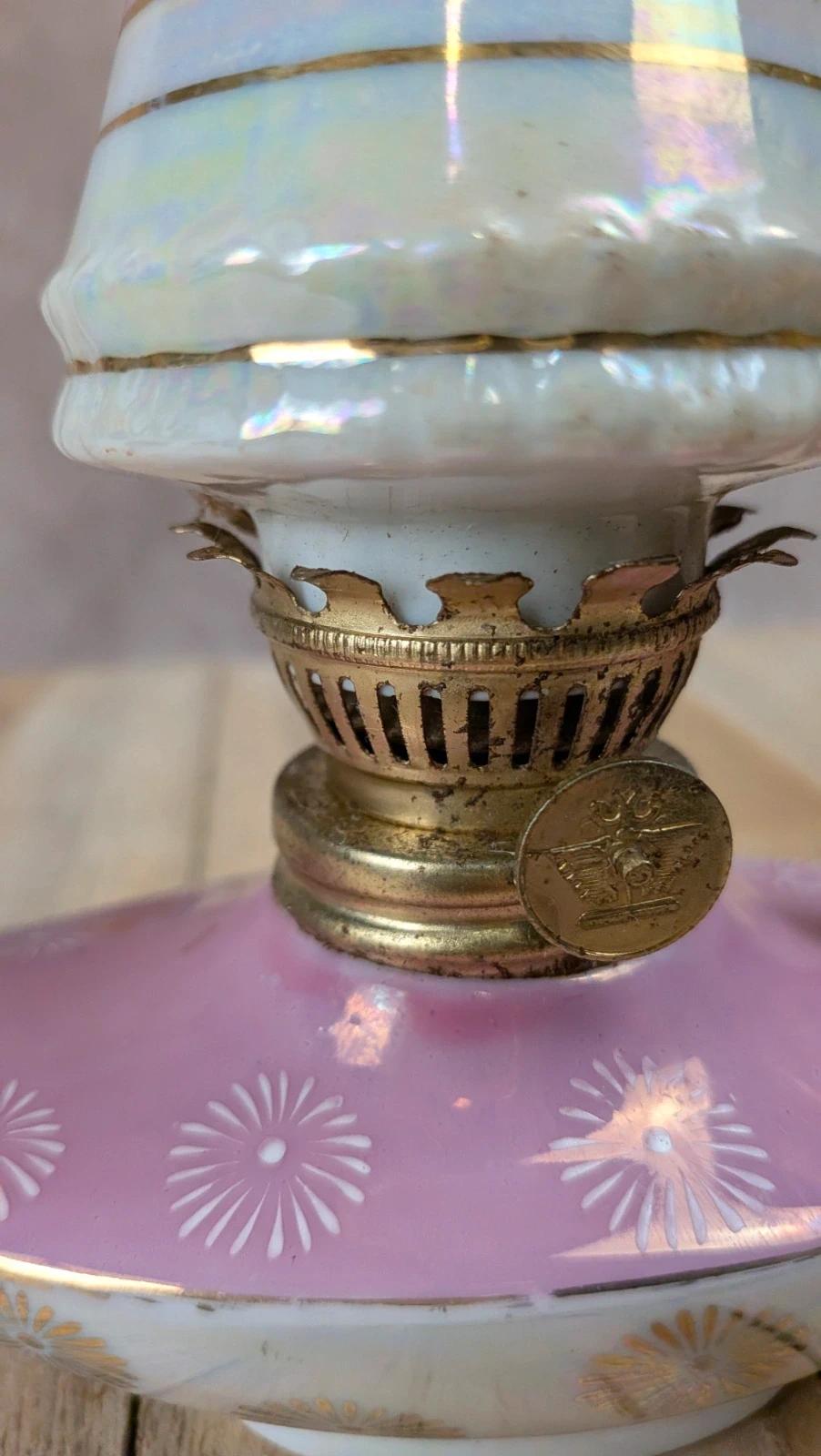 Lampe à huile ancienne rose nacrée