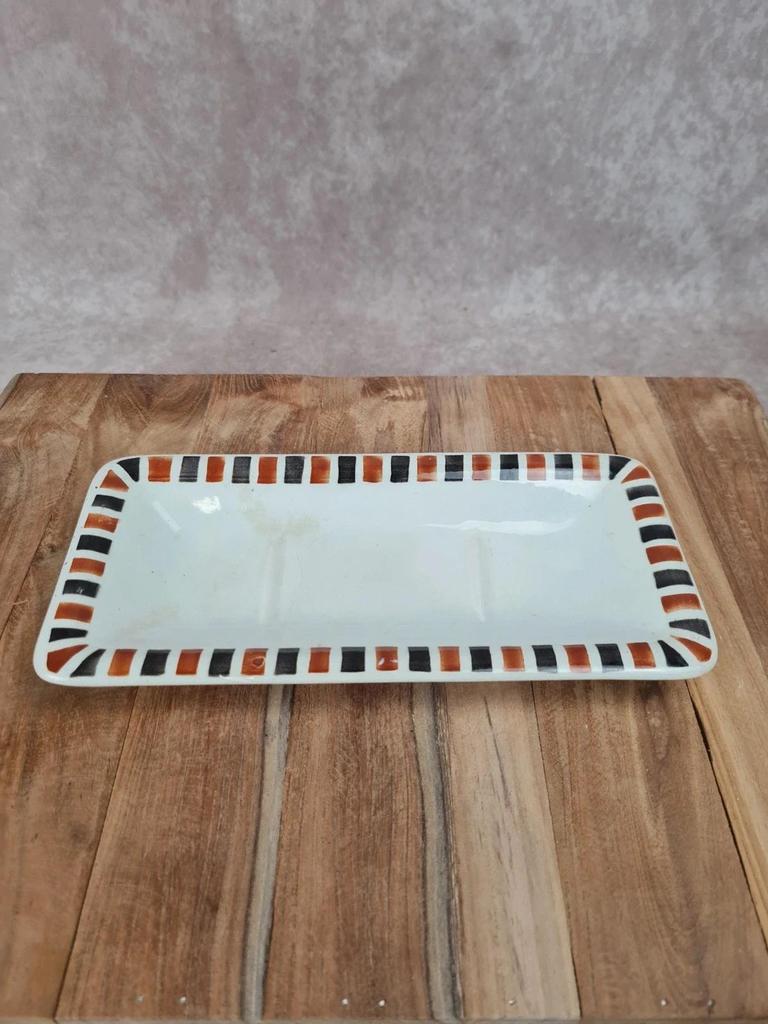 🧼 Ancien porte-peigne ou vide-poches en faïence blanche à décor géométrique noir et ocre