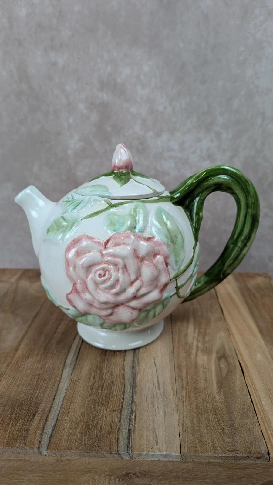 Théière ancienne en céramique fleurie Fg