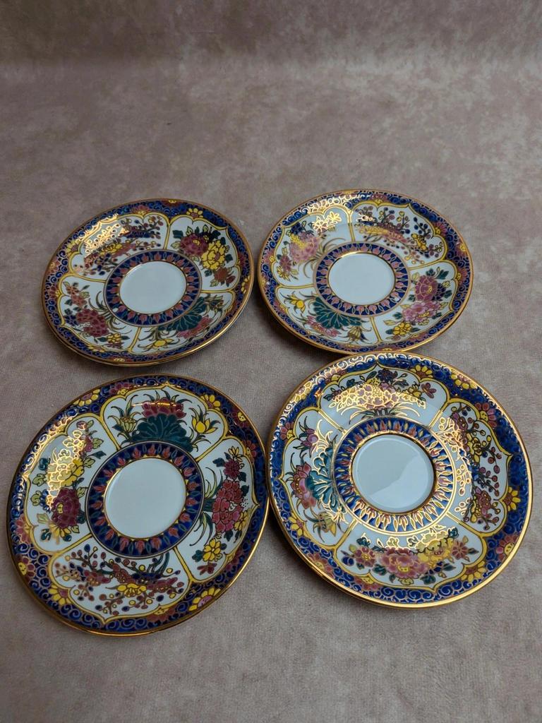 Lot de 4 soucoupes peintes à la main Thaïlande – Décor floral polychrome et dorures