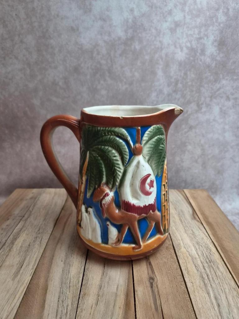 Pichet barbotine Saint-clément Chameau n°1000-4 – décor orientaliste