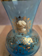 Petit vase vintage en verre bleu soufflé – camée et dorures