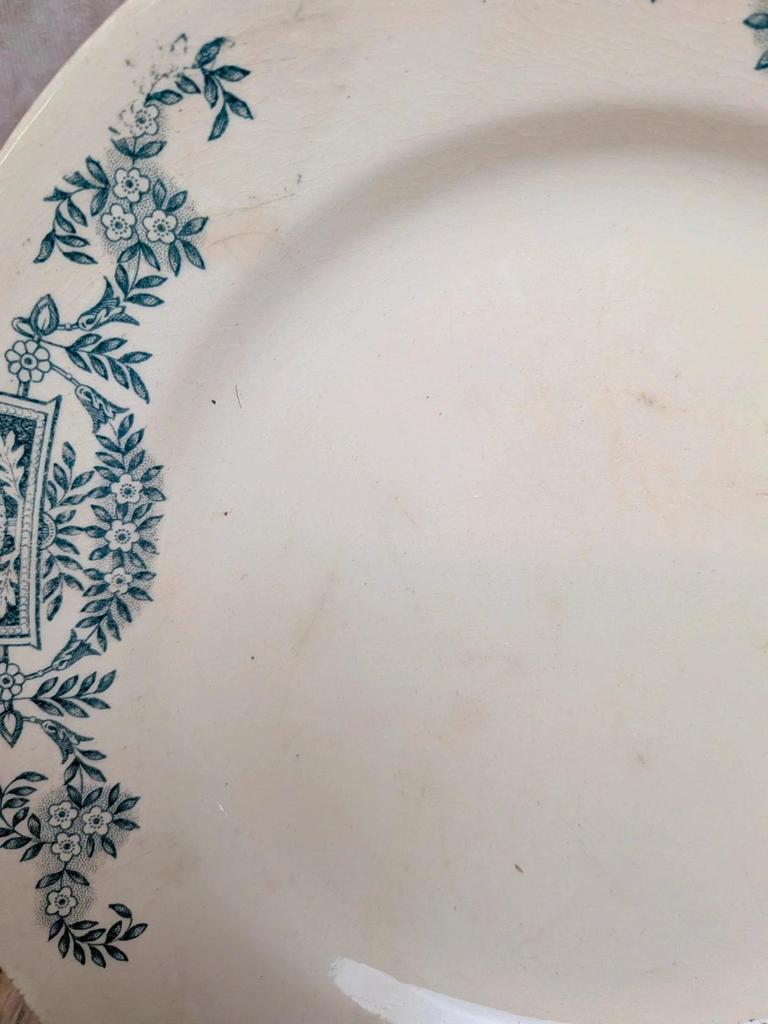 Assiette ancienne Terre de Fer Longchamp modèle Lutèce