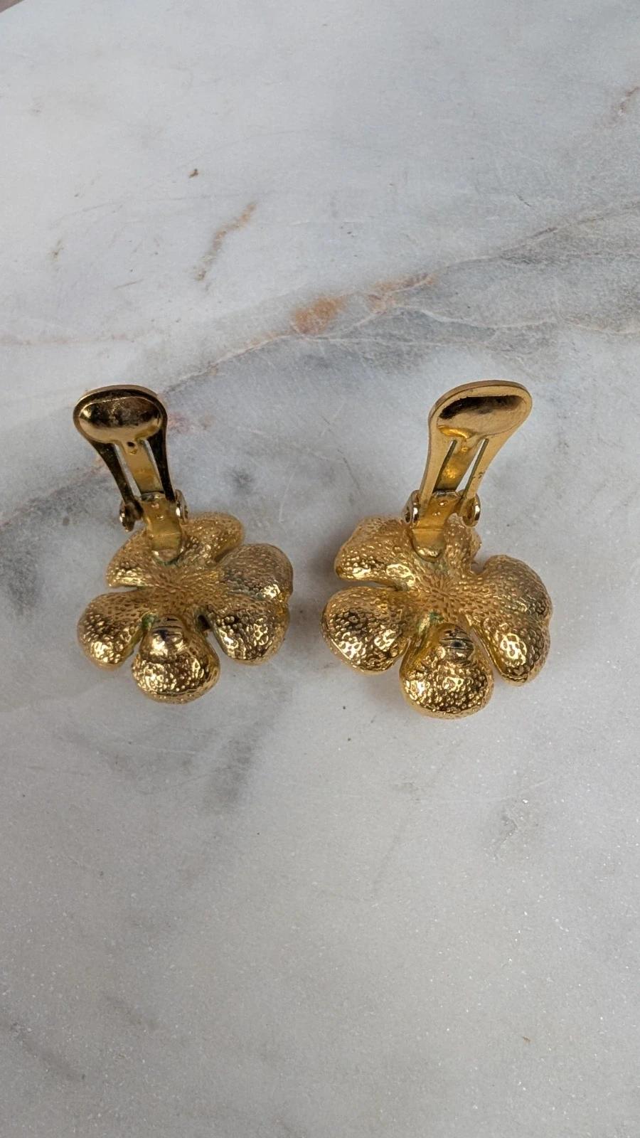 Boucles d’oreilles vintage à clips dorées fleur & perle