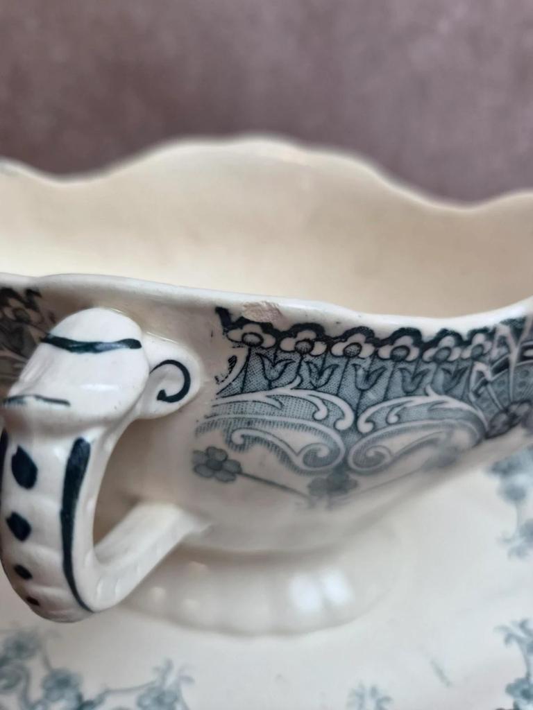 Saucière ancienne Hippolyte Boulenger Choisy-le-roi – Modèle Henriette – Terre de Fer