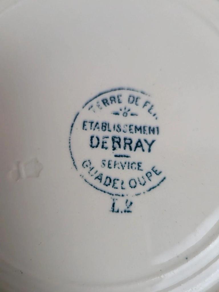 Lot de 3 assiettes plates en terre de fer Debray – Service Guadeloupe