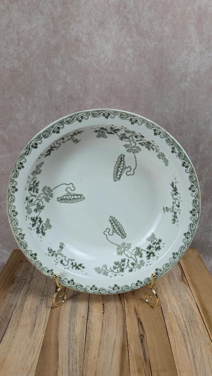 Grand plat creux Saint-amand & Hamage – modèle Modern-style en terre de fer