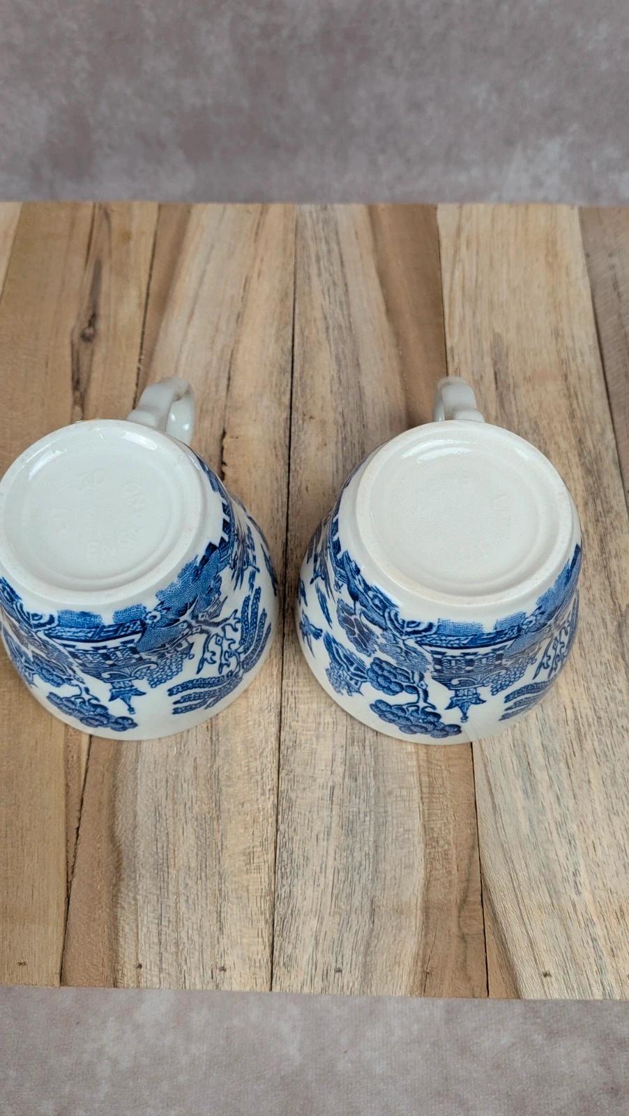 Lot de 2 tasses anglaises décor bleu style Willow