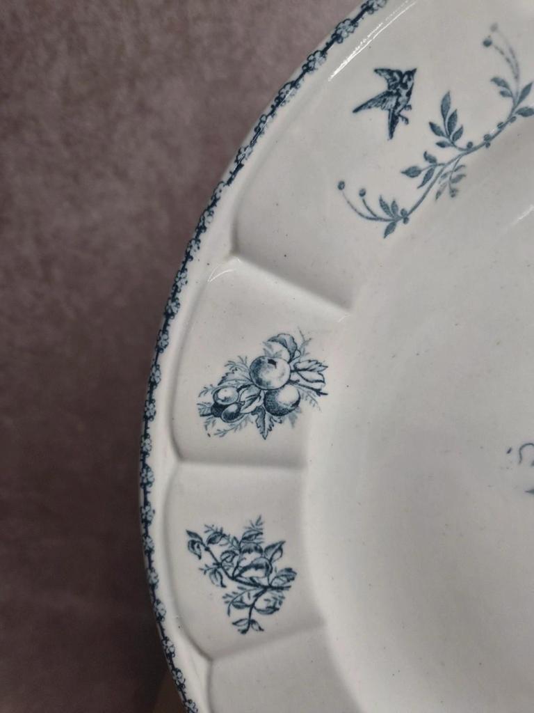 Grand plat rond en terre de fer Clairefontaine modèle Pompadour 33 cm