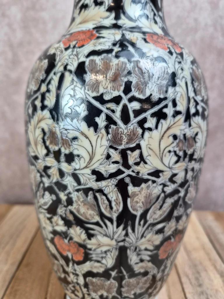 Vase chinois en porcelaine – Décor floral Famille Noire – Fond noir – 31,5 cm