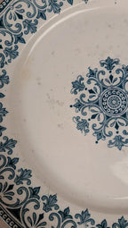 Lot de 3 assiettes anciennes en terre de fer – dépareillées bleu & blanc