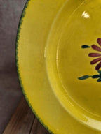 Grand plat rond Niderviller jaune décor floral