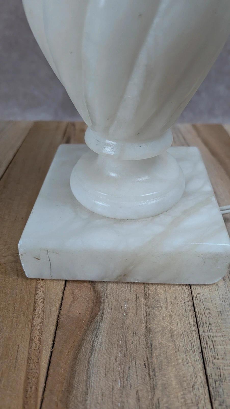 Lampe vintage en albâtre