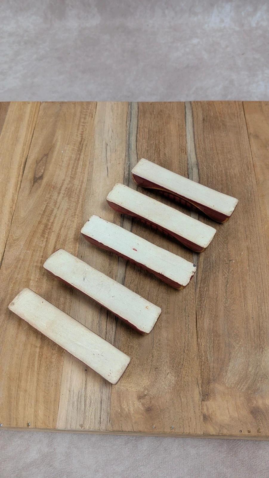 Lot de 5 porte-couteaux vintage Art Déco en céramique rouge bordeaux