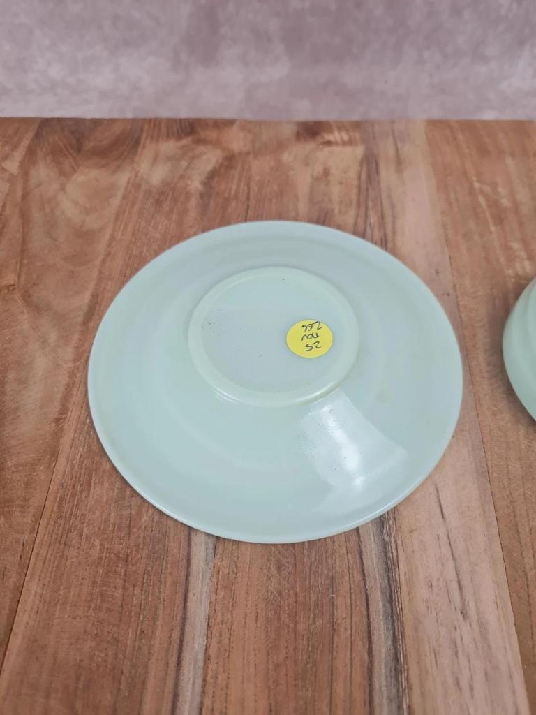 Tasse et sous-tasse vintage en verre opalin vert – Made in France