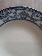 Assiette creuse ancienne en terre de fer Nimy – modèle Guirlande bleu