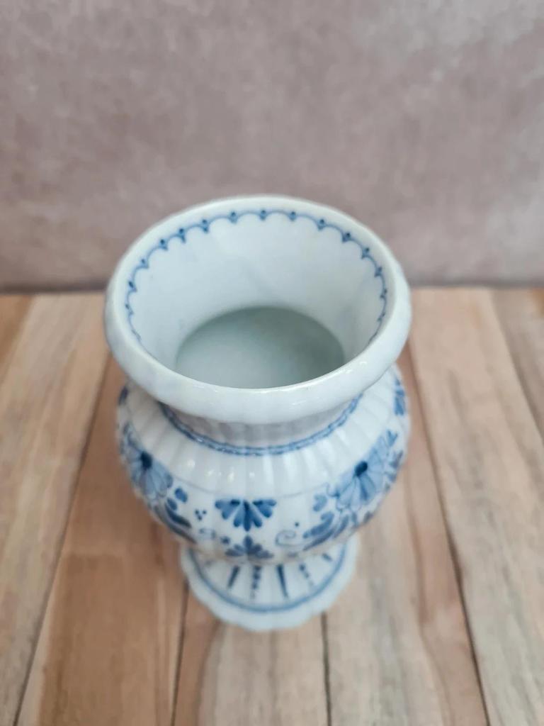 Petit vase vintage style Delft bleu blanc sur piédouche 🌿