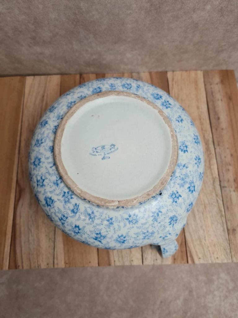 Petit broc ancien en terre de fer Creil & Montereau – décor floral bleu esprit Perse 🩵