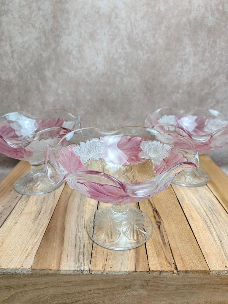 Lot de 3 coupes vintage en verre pressé décor floral rose