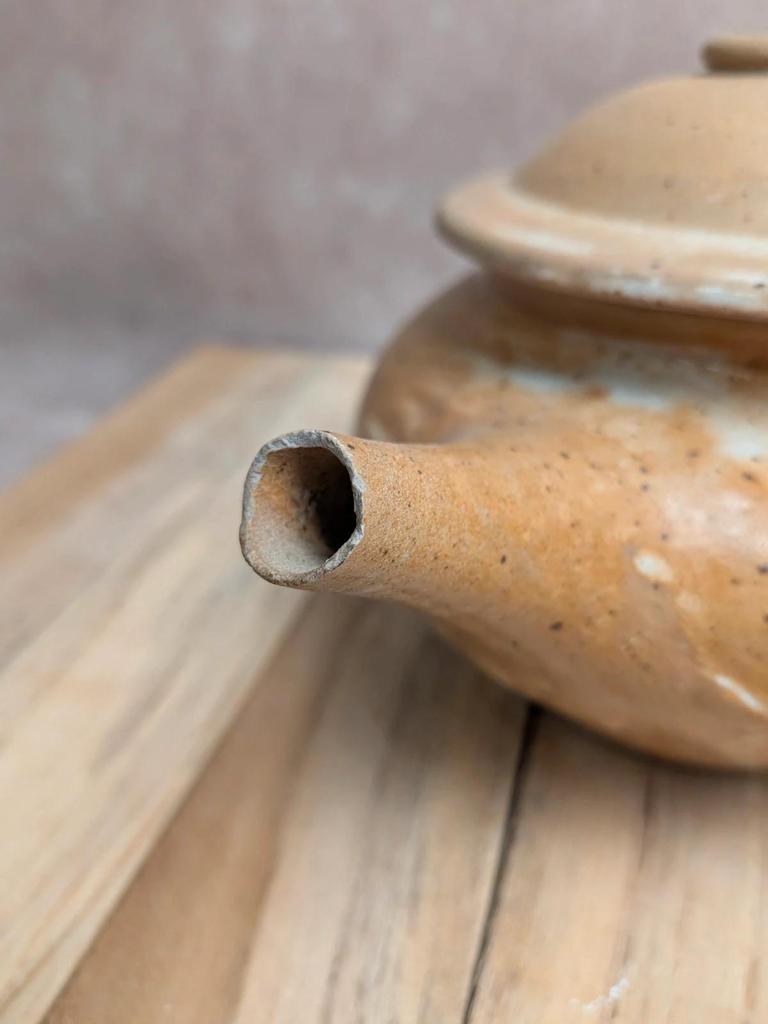 Théière vintage en grès émaillé beige moucheté – Style rustique