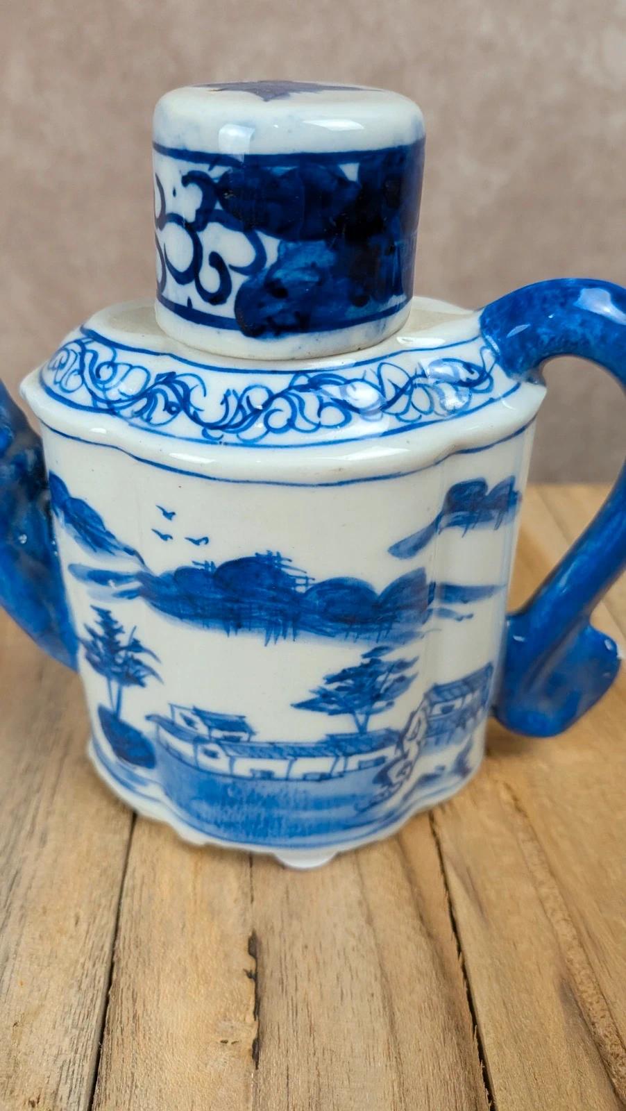 Théière chinoise bleu blanc décor paysage