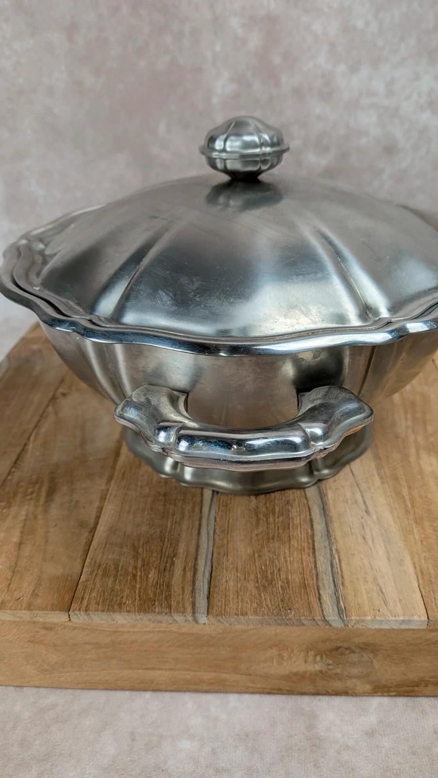 Soupière vintage en inox – Sur pied – Élégance rétro