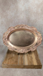 Plateau ovale ancien en métal argenté patiné – esprit Rocaille
