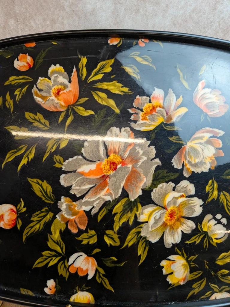 Grand plateau vintage années 60 décor floral fond noir poignées dorées