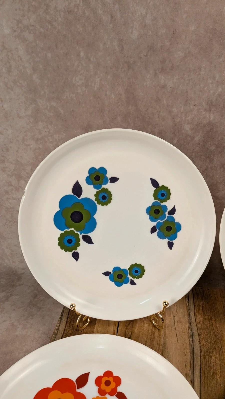 Lot de 4 assiettes Arcopal modèle Lotus – vintage années 70