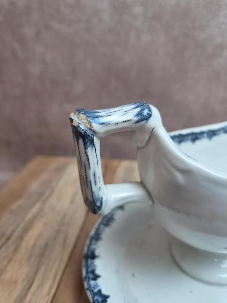 Saucière ancienne Sarreguemines forme Bambou – décor bleu non répertorié – terre de fer
