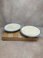 Lot de 2 plats sur pied Terre de fer Salins modèle Damier
