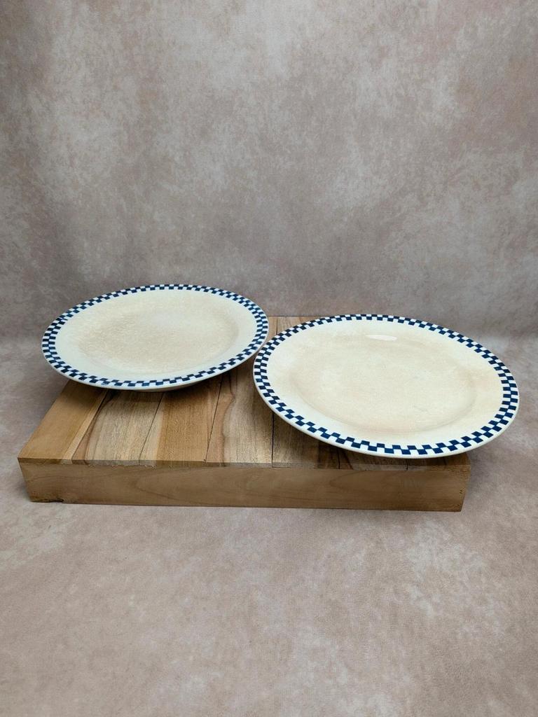 Lot de 2 plats sur pied Terre de fer Salins modèle Damier
