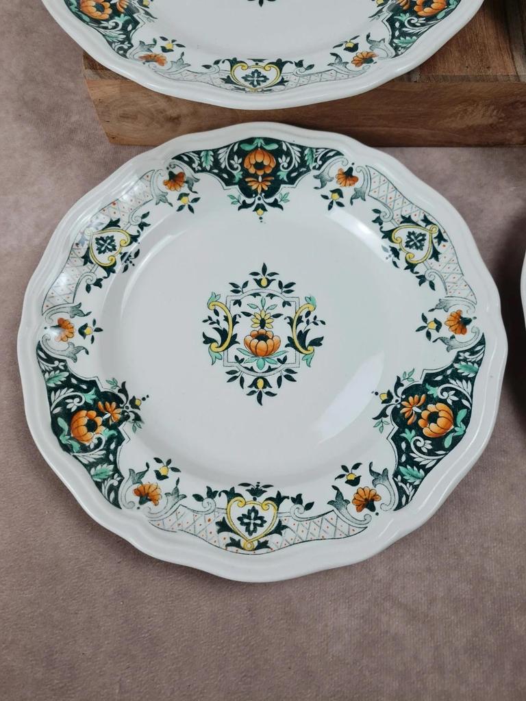 Lot de 6 assiettes à dessert Longchamp, décor Lyon, vintage hand painted