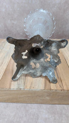 Vase tulipe vintage en verre pressé sur pied métal argenté – centre de table