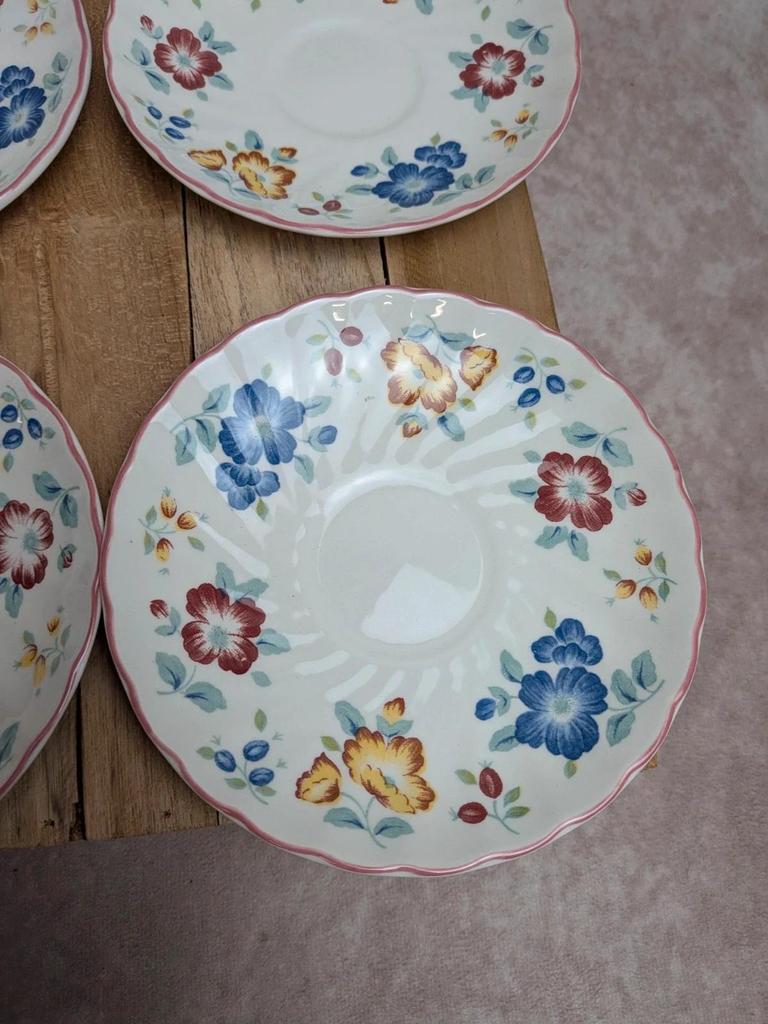 Lot de 6 sous-tasses Churchill England