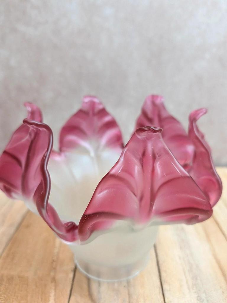 Abat-jour tulipe ancien en verre satiné rose – Style Art nouveau