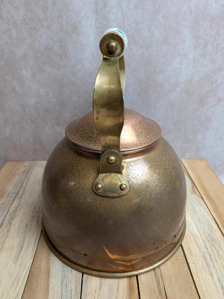 Bouilloire vintage en cuivre et porcelaine – Portugal
