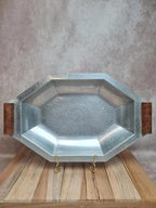 Plateau aluminium martelé vintage poignées bois – style Art Déco / moderniste