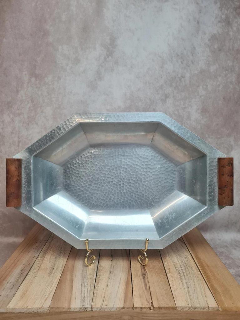 Plateau aluminium martelé vintage poignées bois – style Art Déco / moderniste