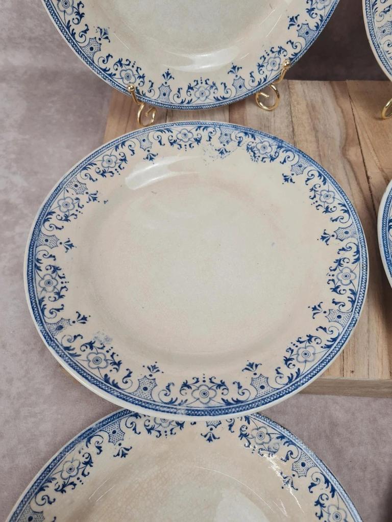 Lot de 7 assiettes plates anciennes Creil et Montereau. Service La Vallières, 23 cm